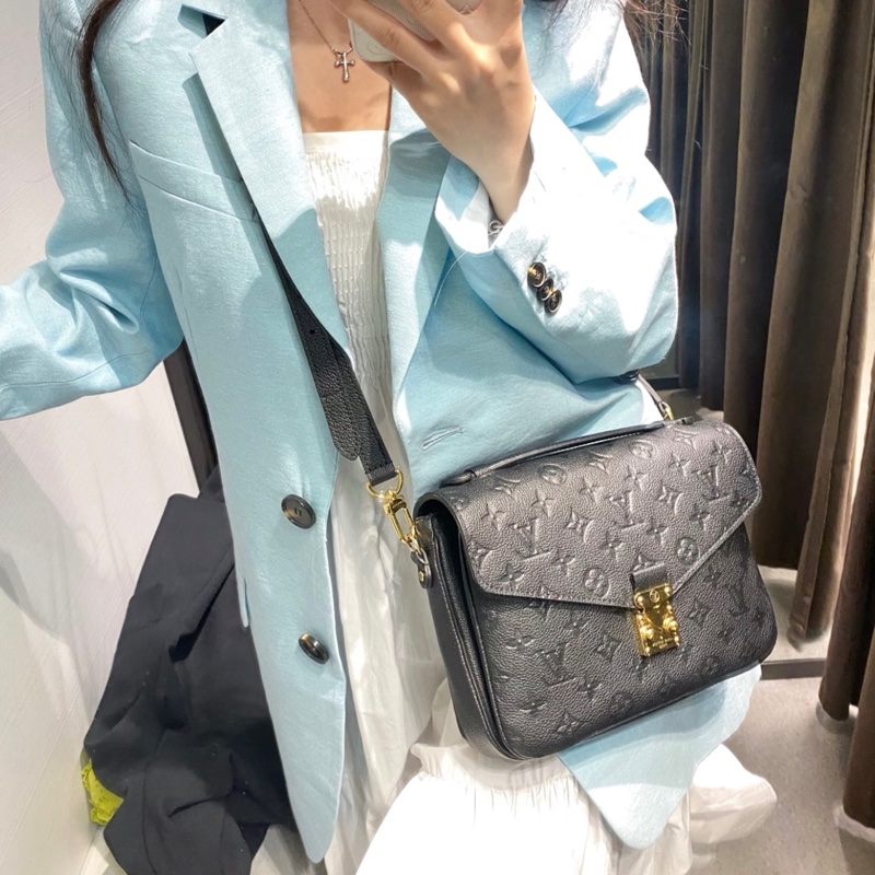 「JL精品代購」 98新 LV 黑金Metis壓紋郵差包 ic 芯片款-1