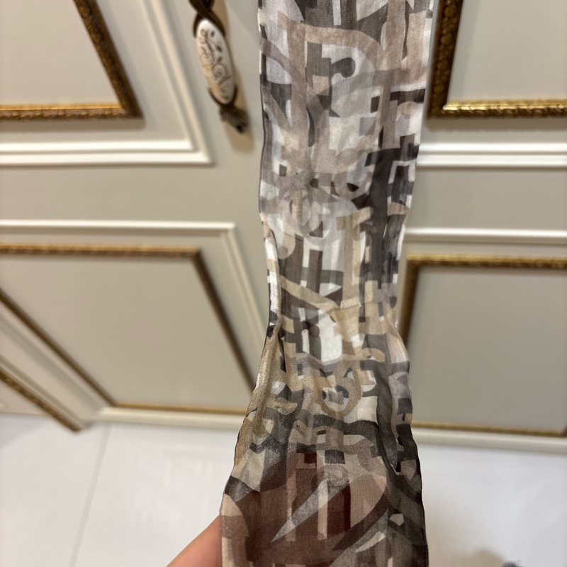 Dior老花絲巾-1