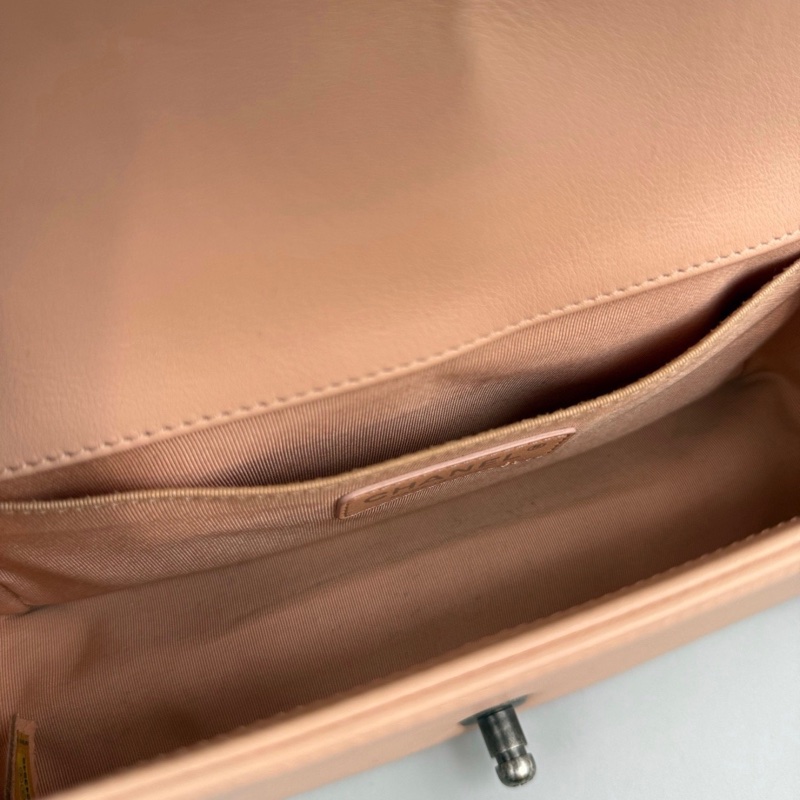 【97新 ✨ 全網最低價！】絕版少有 CHANEL(香奈兒) Leboy 小號 櫻花粉色 銀扣 有保卡 吊牌（下單前先詢問庫存❗️）-9