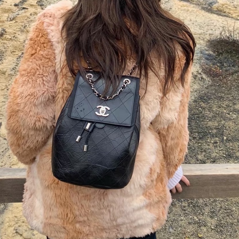 ✨Chanel 黑銀油蠟皮後背包 99新 簡約俐落 百搭之王👑-1