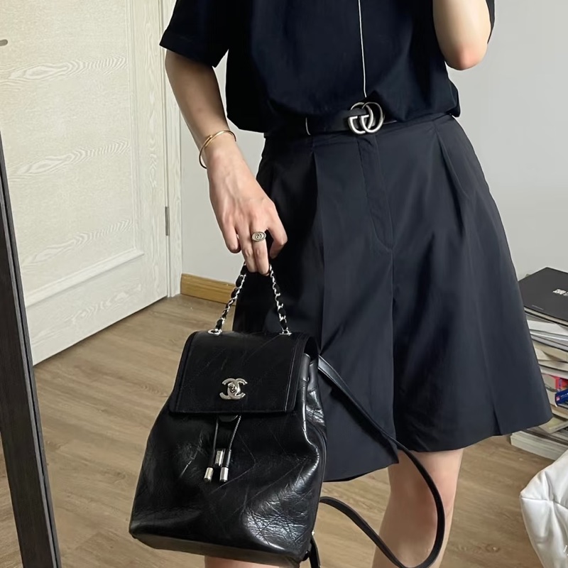✨Chanel 黑銀油蠟皮後背包 99新 簡約俐落 百搭之王👑-2