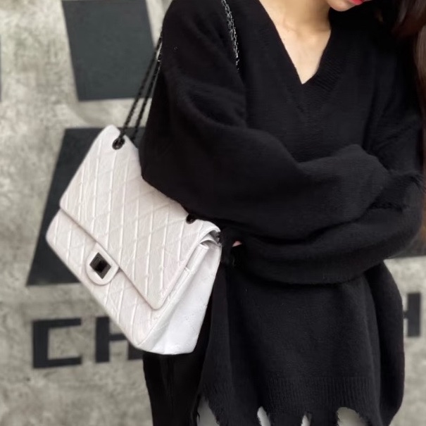 ✨Chanel 2.55白色牛皮 so black 金屬 Maxi大號🤍-0