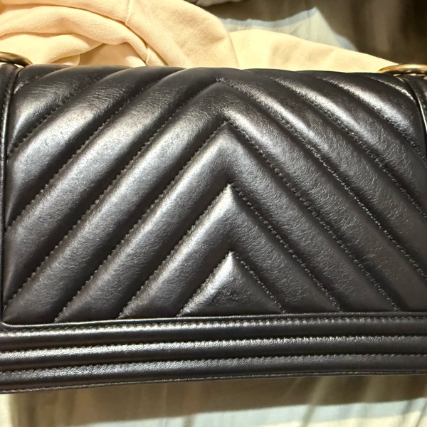 台灣現貨 Chanel Leboy boy 山形紋 黑金25cm-4
