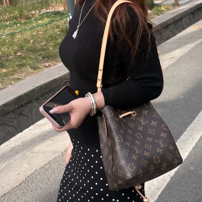 【97新 ✨ 全網最低價！】LV 路易威登 NEONOE 老花黑水桶 黑桶 中號（下單前先詢問庫存❗️）-0
