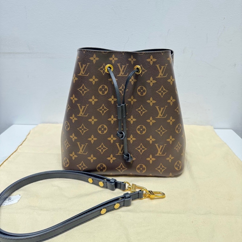 【97新 ✨ 全網最低價！】LV 路易威登 NEONOE 老花黑水桶 黑桶 中號（下單前先詢問庫存❗️）-1