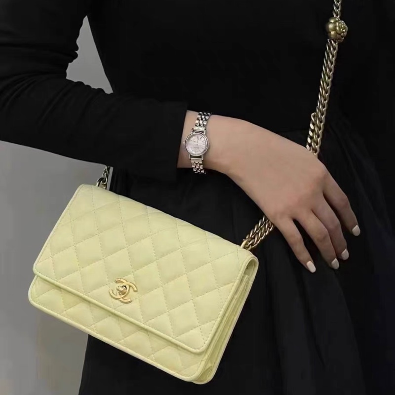 【97新 ✨ 全網最低價！】CHANEL 香奈兒 Woc 小鴨黃 羊皮 金扣 山茶花調節扣 鏈條斜挎包（下單前先詢問庫存❗️）-0