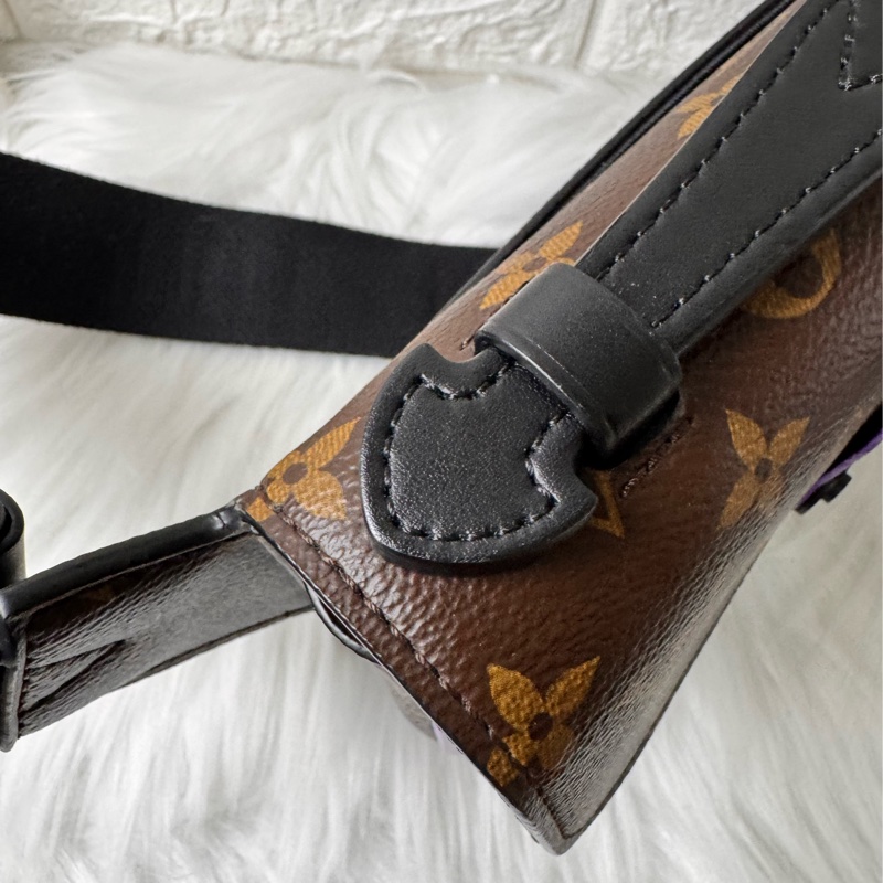 LV 原花黑牛皮紫塗層S Lock胸口腰包M46245-8