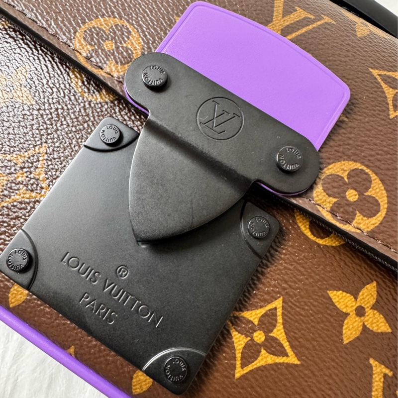 LV 原花黑牛皮紫塗層S Lock胸口腰包M46245-9
