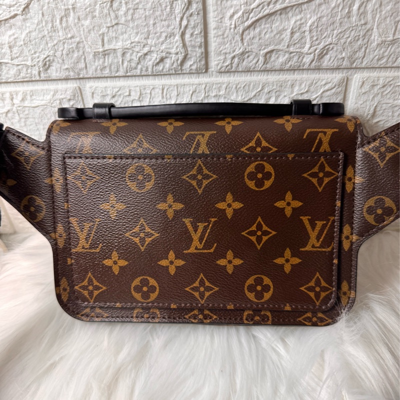 LV 原花黑牛皮紫塗層S Lock胸口腰包M46245-12
