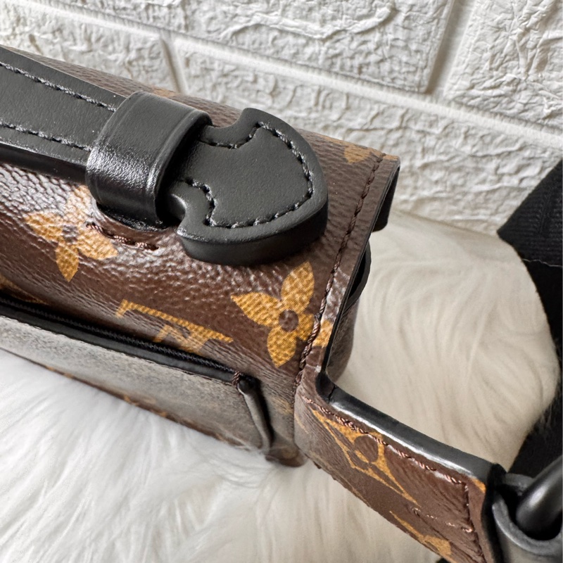 LV 原花黑牛皮紫塗層S Lock胸口腰包M46245-15