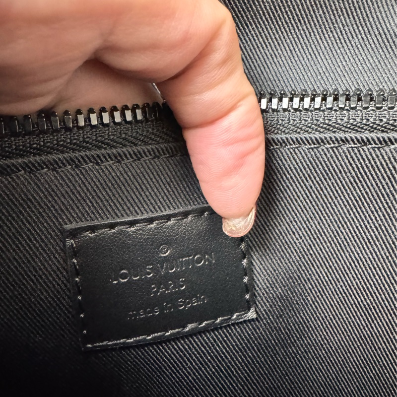 LV 原花黑牛皮紫塗層S Lock胸口腰包M46245-20