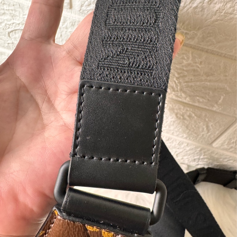 LV 原花黑牛皮紫塗層S Lock胸口腰包M46245-24