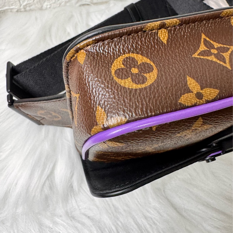 LV 原花黑牛皮紫塗層S Lock胸口腰包M46245-26