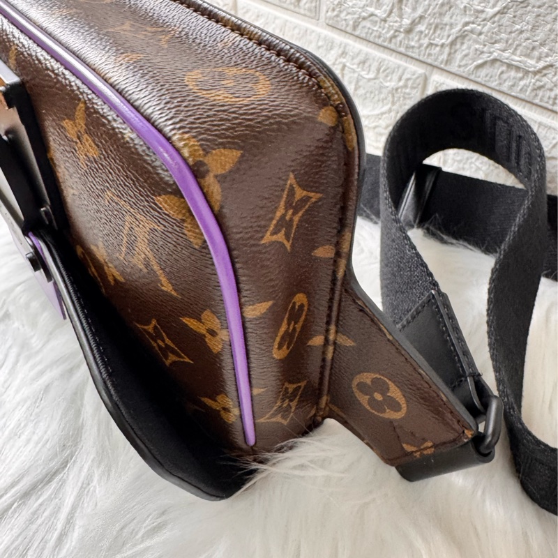 LV 原花黑牛皮紫塗層S Lock胸口腰包M46245-28