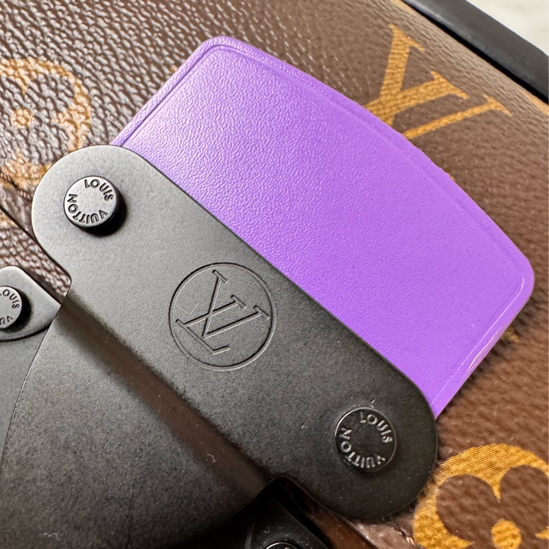 LV 原花黑牛皮紫塗層S Lock胸口腰包M46245-29