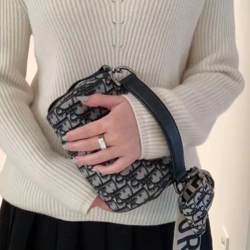 精緻實用款😍99新🆕 Dior迪奧Oblique刺繡老花圓筒包單肩斜挎包-1