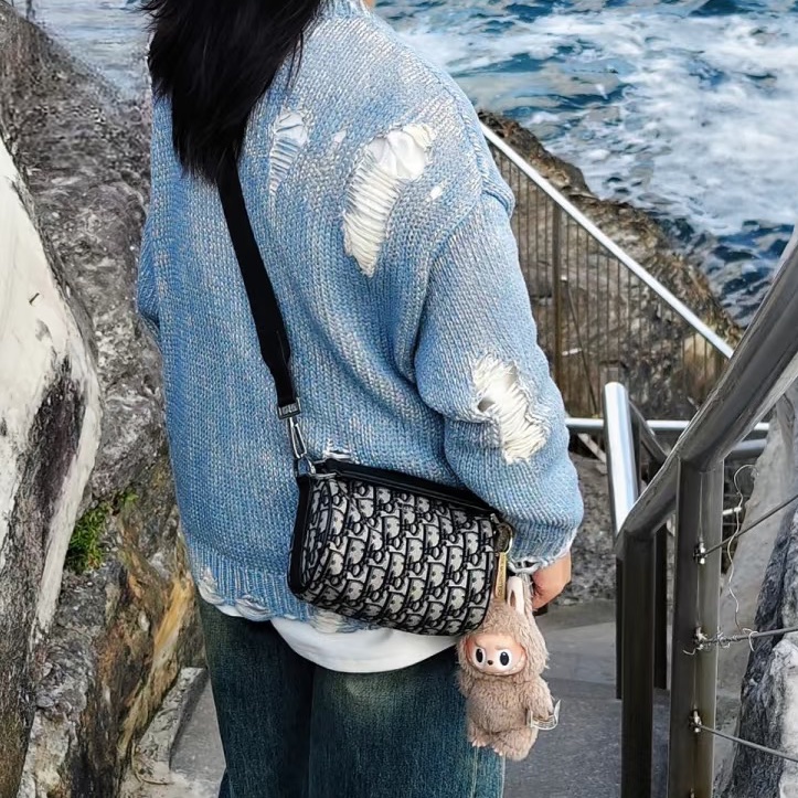 精緻實用款😍99新🆕 Dior迪奧Oblique刺繡老花圓筒包單肩斜挎包-3