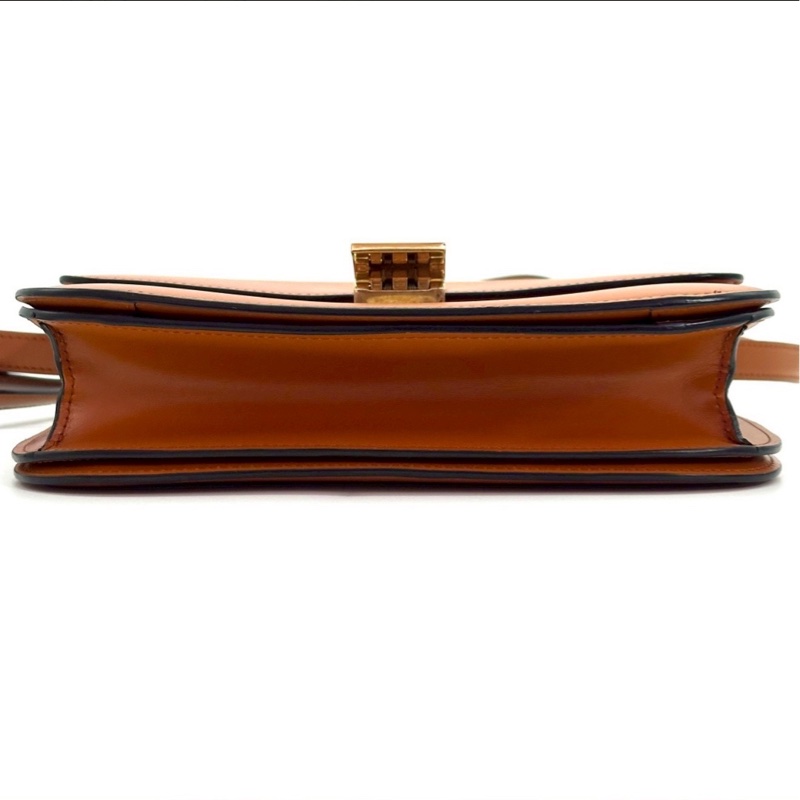 極簡老錢風🥐超低價😍CELINE賽琳box中號焦糖金棕色豆腐包單肩斜挎包-7