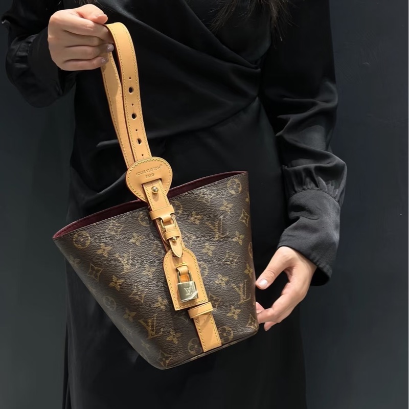 🥨25新款路易威登水桶包 LV原花All In BB M12925-10
