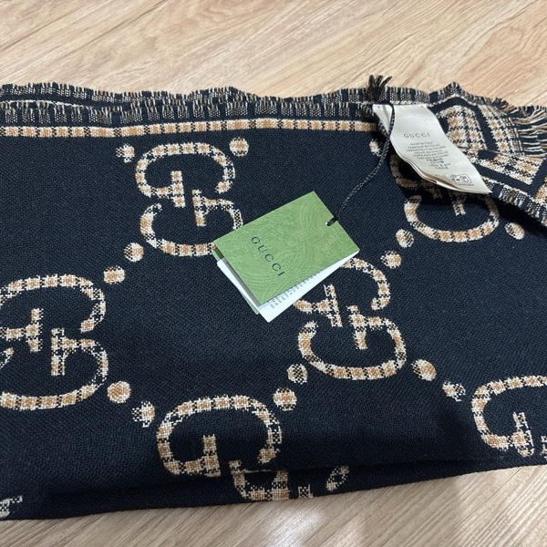 GUCCI 古馳 經典格紋GG織花羊毛圍巾(黑/米色)-9