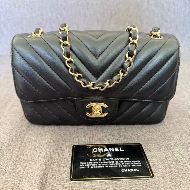 CHANEL CLASSIC FLAG V GOLD METAL CHAIN-0