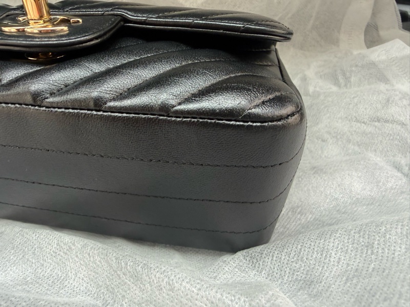 CHANEL CLASSIC FLAG V GOLD METAL CHAIN-3