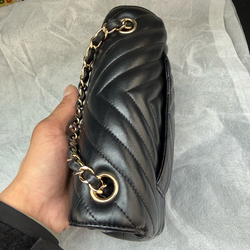 CHANEL CLASSIC FLAG V GOLD METAL CHAIN-9