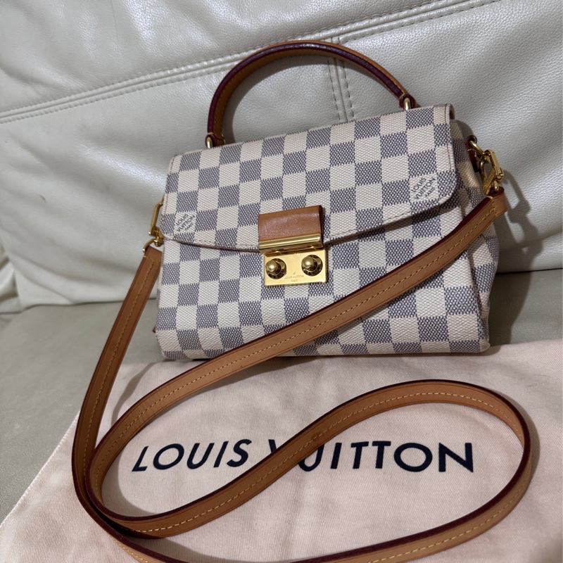 Lv白棋盤格紋斜背包-10