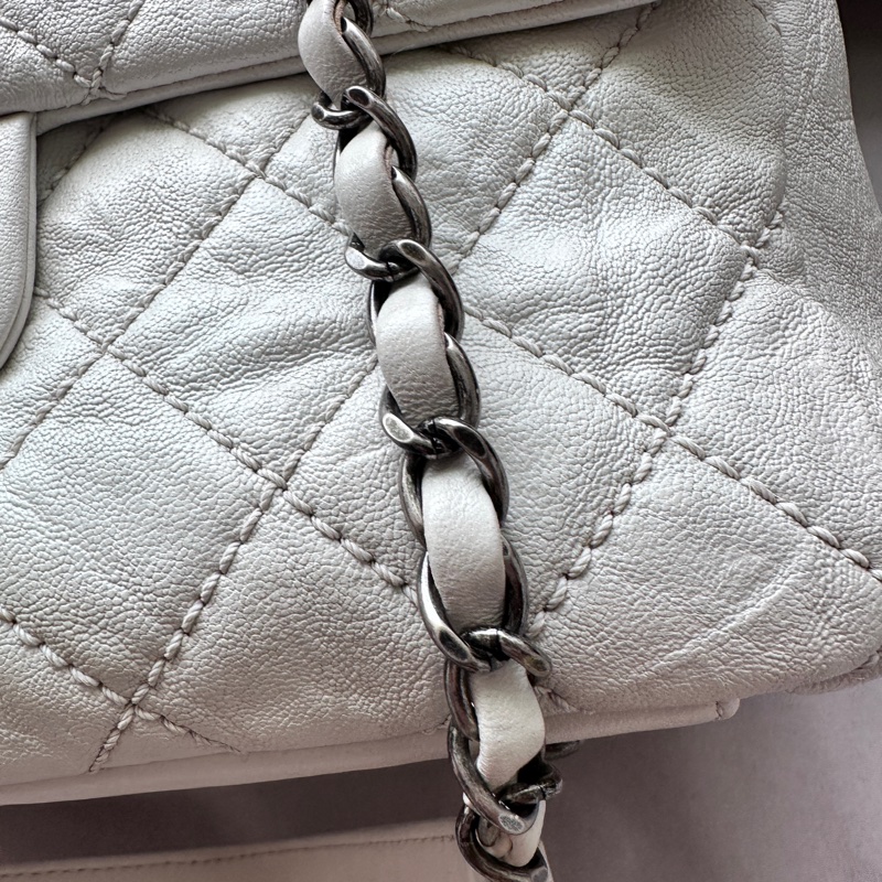 【專治白包恐懼症】Chanel 極輕防刮托特包|不怕髒、不壓肩的白雪公主 🦢-29