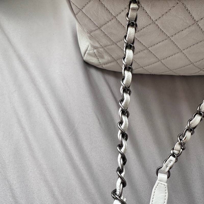 【專治白包恐懼症】Chanel 極輕防刮托特包|不怕髒、不壓肩的白雪公主 🦢-30