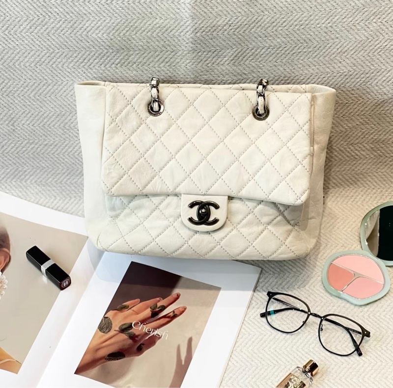 【專治白包恐懼症】Chanel 極輕防刮托特包|不怕髒、不壓肩的白雪公主 🦢-0