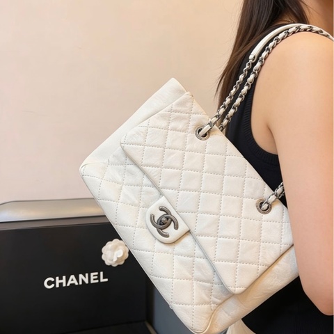 Chanel 香奈兒 極輕揉製小牛皮防刮托特包｜不怕髒、不壓肩的白雪公主Shopping Bag