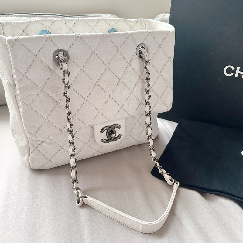 【專治白包恐懼症】Chanel 極輕防刮托特包|不怕髒、不壓肩的白雪公主 🦢-2