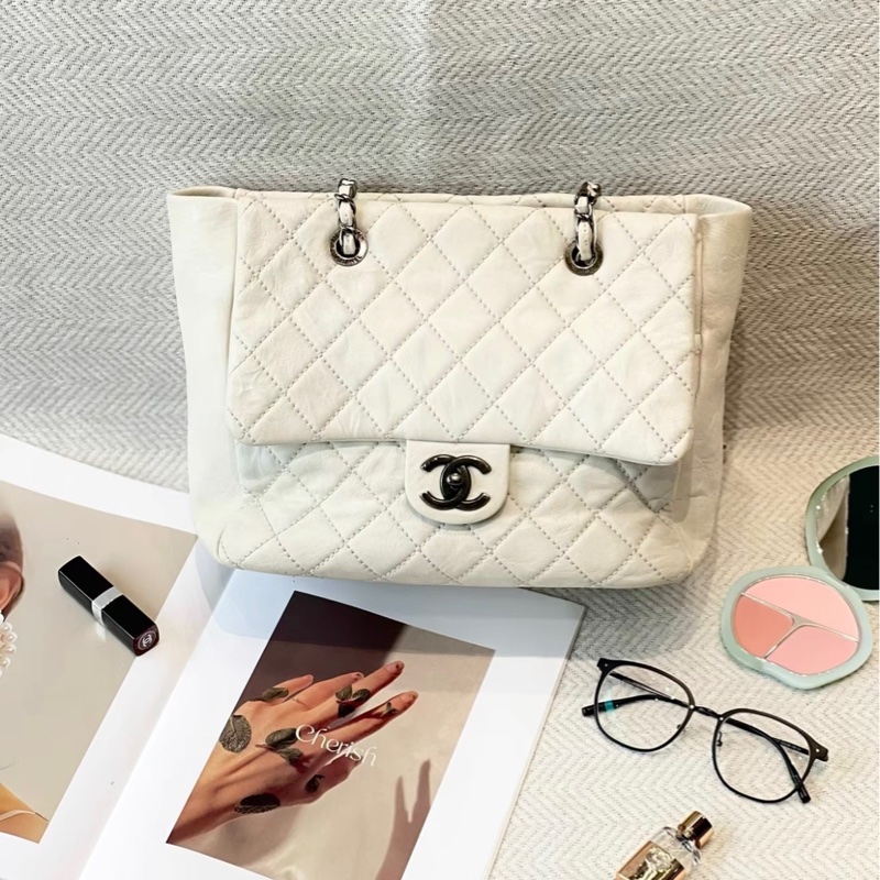 【專治白包恐懼症】Chanel 極輕防刮托特包|不怕髒、不壓肩的白雪公主 🦢-4