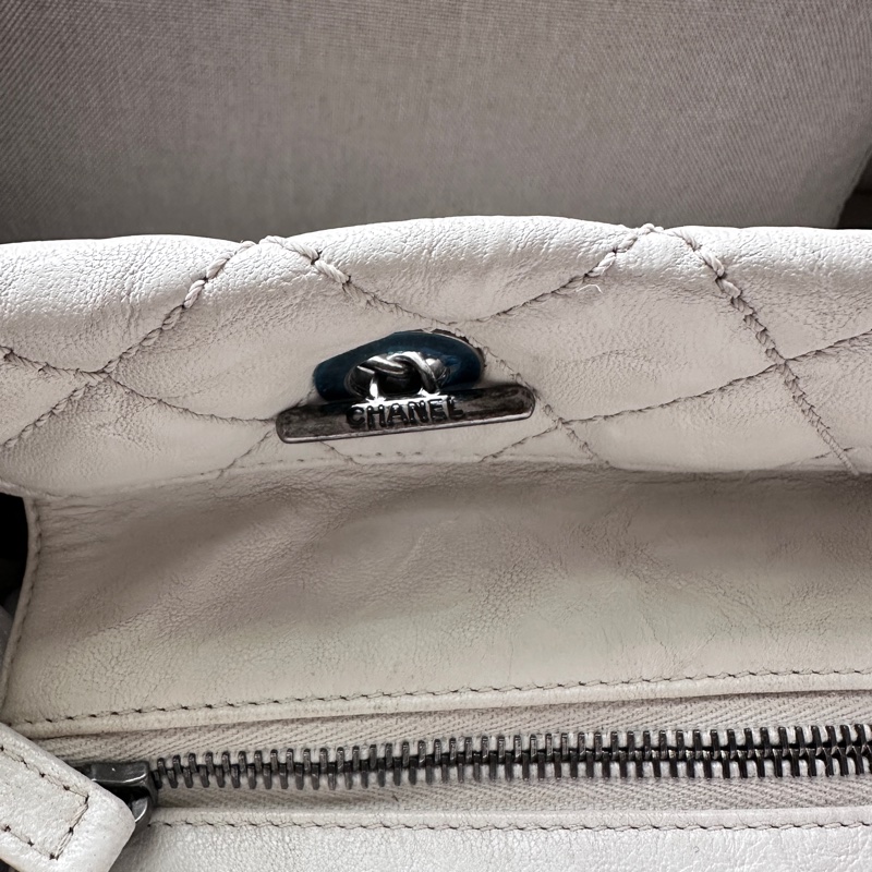 【專治白包恐懼症】Chanel 極輕防刮托特包|不怕髒、不壓肩的白雪公主 🦢-7