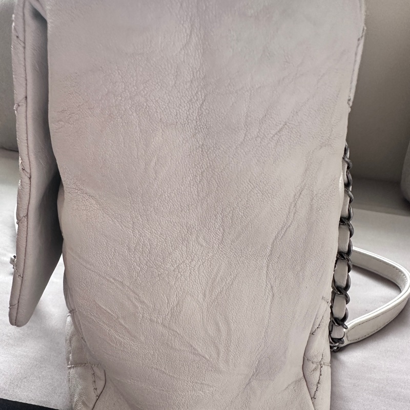 【專治白包恐懼症】Chanel 極輕防刮托特包|不怕髒、不壓肩的白雪公主 🦢-11
