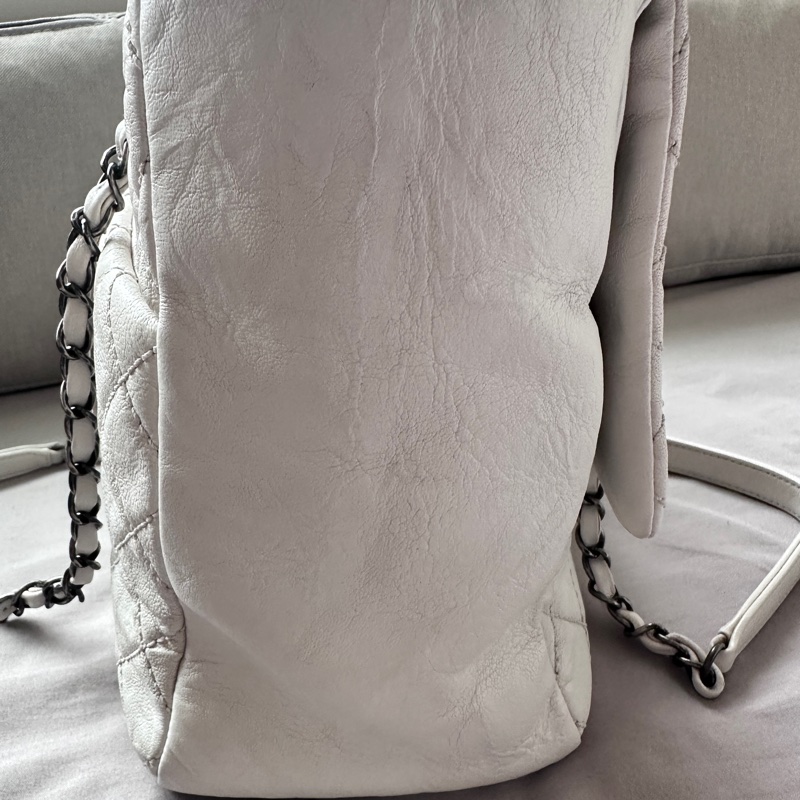 【專治白包恐懼症】Chanel 極輕防刮托特包|不怕髒、不壓肩的白雪公主 🦢-12