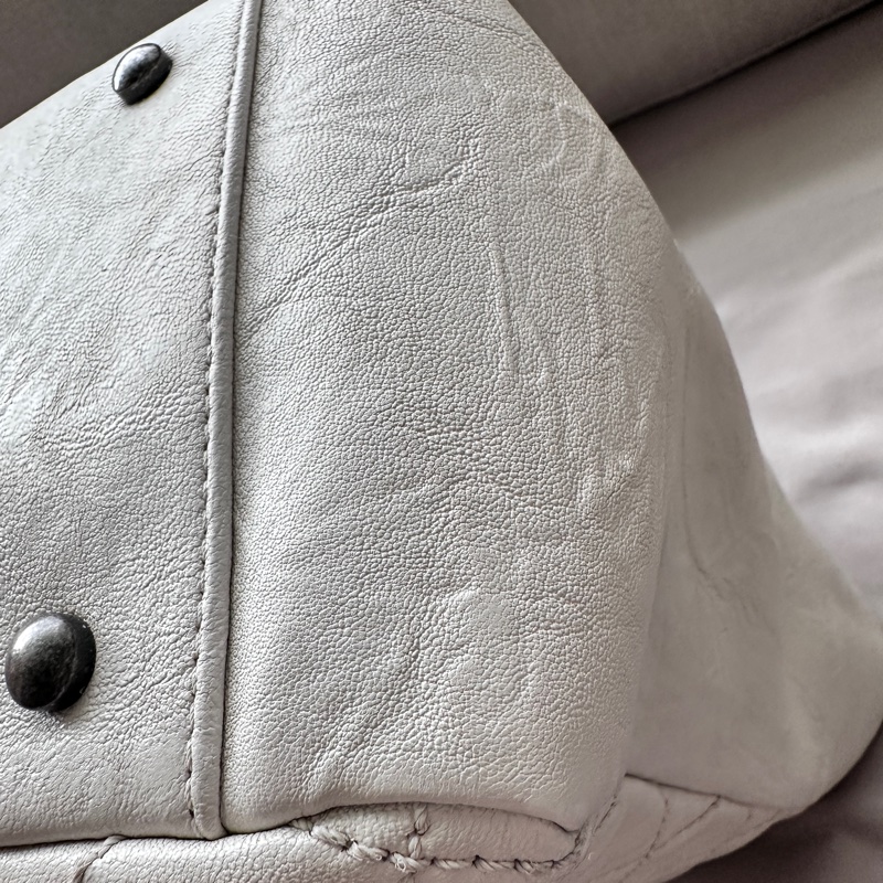 【專治白包恐懼症】Chanel 極輕防刮托特包|不怕髒、不壓肩的白雪公主 🦢-17