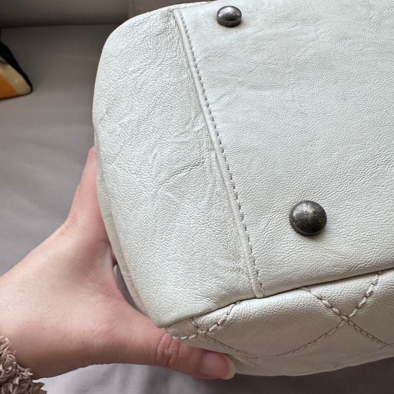 【專治白包恐懼症】Chanel 極輕防刮托特包|不怕髒、不壓肩的白雪公主 🦢-18