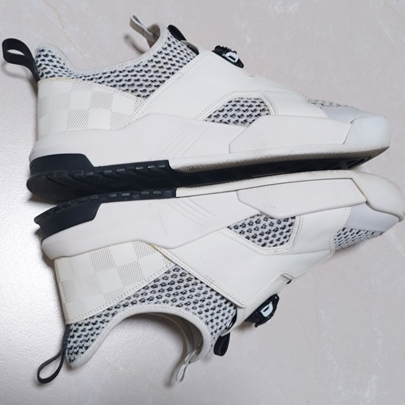 LV休閒鞋 男生6號 台中專櫃3萬4千購買的-5