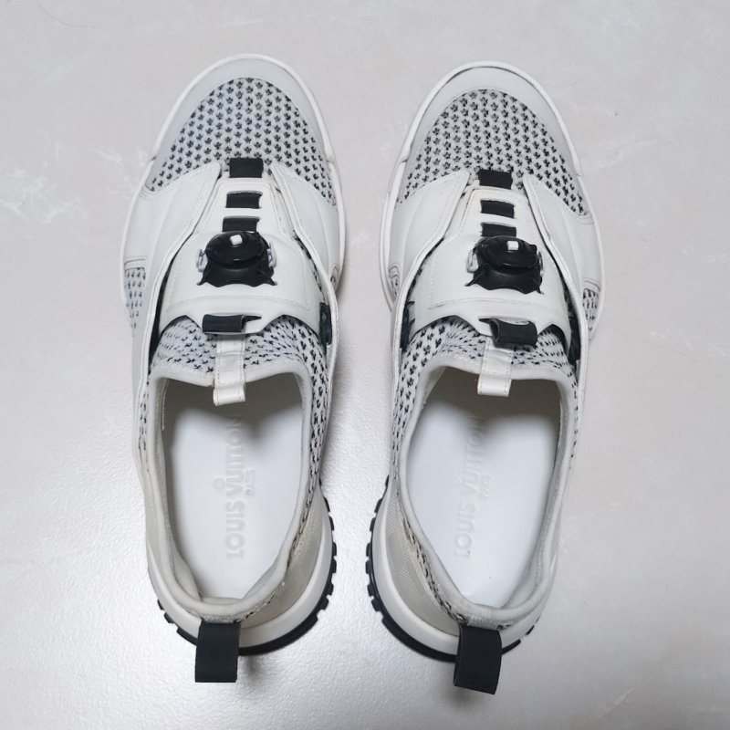 LV休閒鞋 男生6號 台中專櫃3萬4千購買的-7