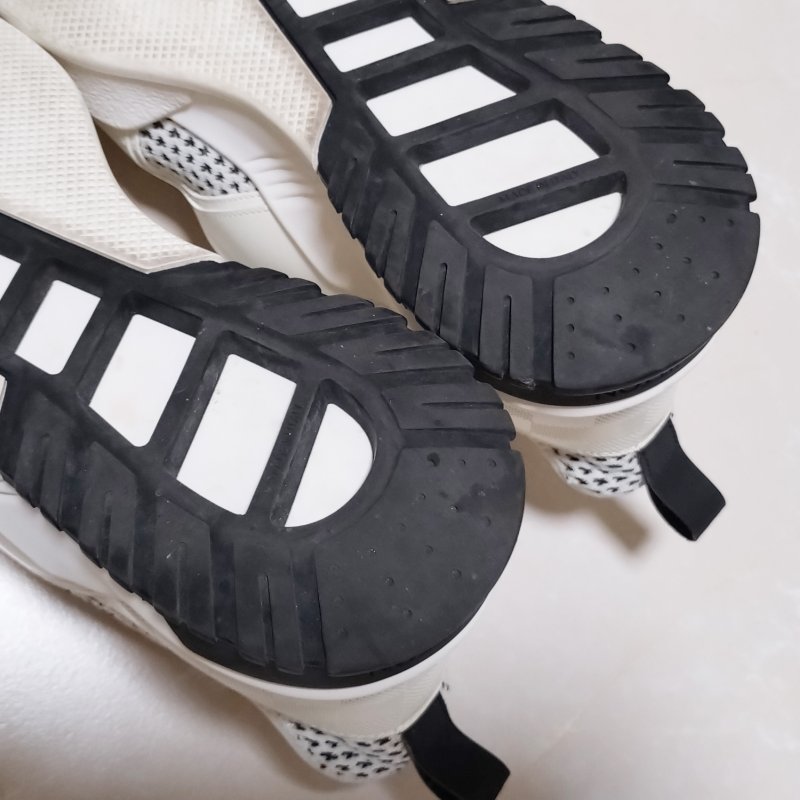 LV休閒鞋 男生6號 台中專櫃3萬4千購買的-8