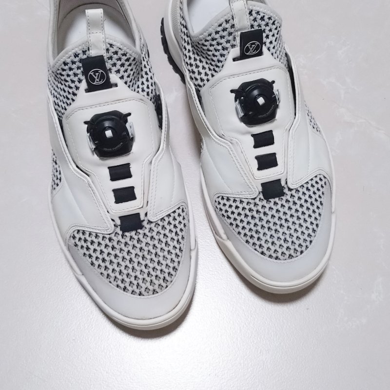 LV休閒鞋 男生6號 台中專櫃3萬4千購買的-10