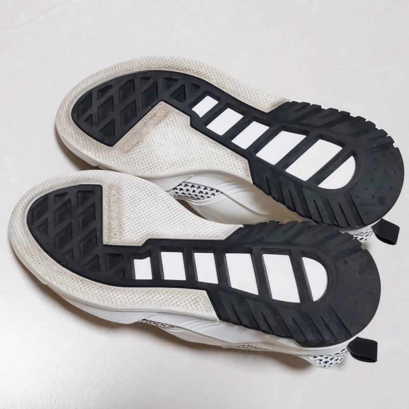 LV休閒鞋 男生6號 台中專櫃3萬4千購買的-13