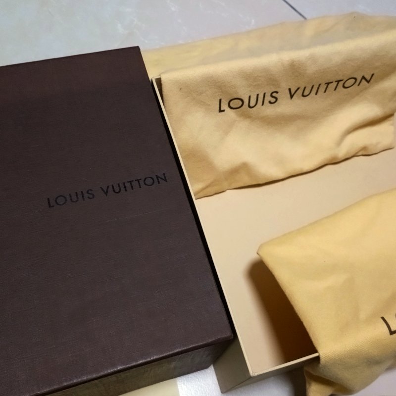 LV休閒鞋 男生6號 台中專櫃3萬4千購買的-15