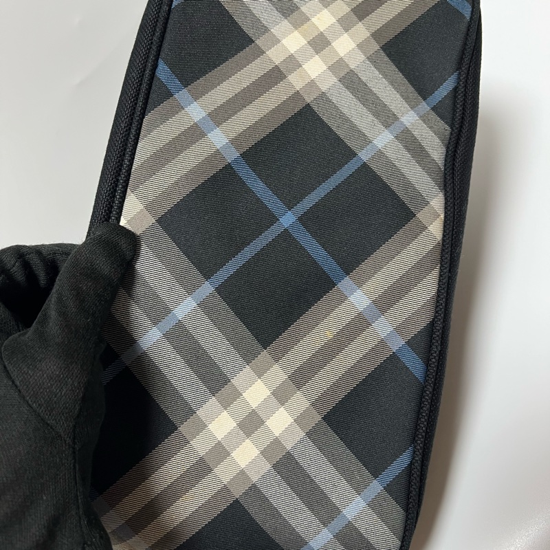 Burberry Blue Label 女士品牌手提包、黑色帆布材質、格紋圖案-7