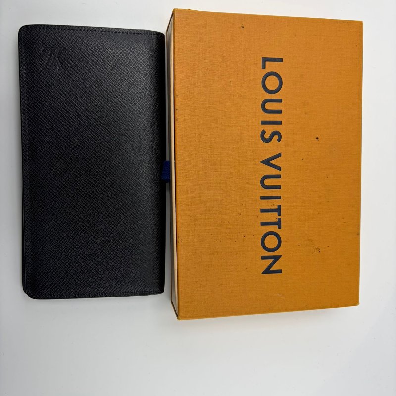 Louis Vuitton Taiga 長款對折皮夾-16