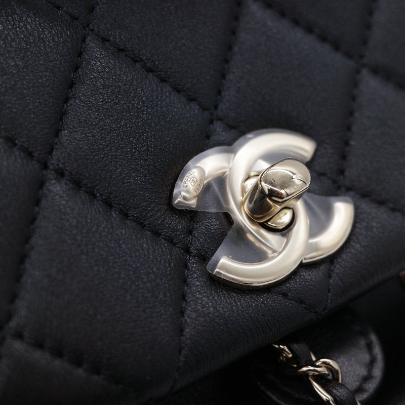 （閒置品♥️未使用）Chanel 香奈兒  Duma  經典黑色菱格紋 羊皮 雙肩後背包-9