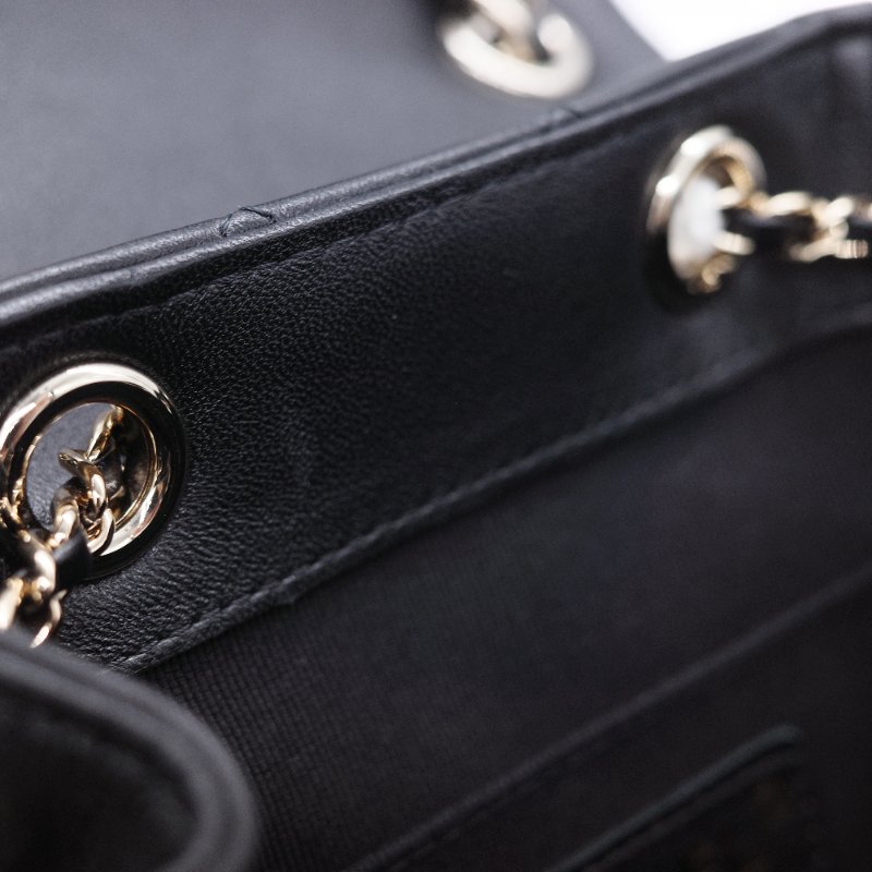 （閒置品♥️未使用）Chanel 香奈兒  Duma  經典黑色菱格紋 羊皮 雙肩後背包-21