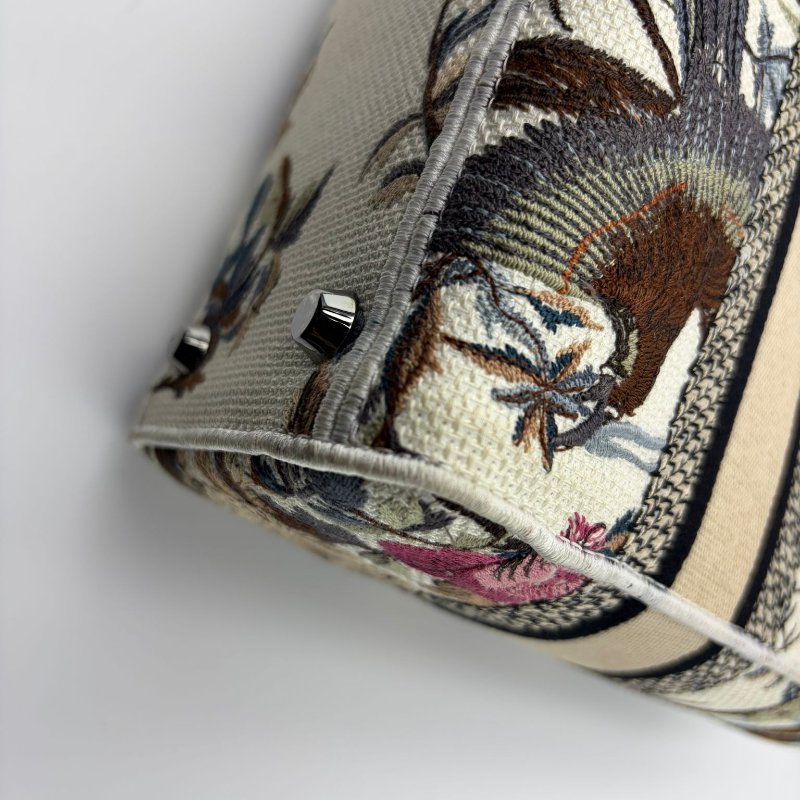 Dior Lady D-Lite 花鳥刺繡戴妃包-12